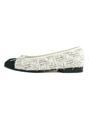 Chanel Ballerina Flat Shoes 35c Tweed Black White CC Logo